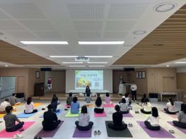 서천군, '청사 마실 프로젝트' 싱잉볼 명상 프로그램 성료 기사 이미지