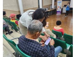 화성특례시, 어르신 디지털 역량 강화를 위한 맞춤형 ICT 교육 실시 기사 이미지