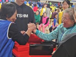 예산군, 2025년 어르신 건강왕 선발 및 건강마을 성과대회 성료 기사 이미지