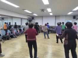 의왕시보건소, 65세 이상 어르신 대상 '관절튼튼! 타이치 운동교실' 성황리 종료 기사 이미지