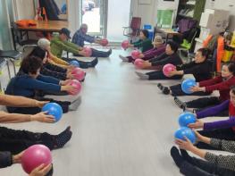 횡성군보건소 물리치료사와 함께하는 “튼튼 ON, 활력 ON” 프로그램 운영  기사 이미지