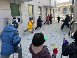 “폴(Pole) 잡고 건강 잡고!”…함평군 보건소, 노르딕 워킹 건강교실 운영 기사 이미지