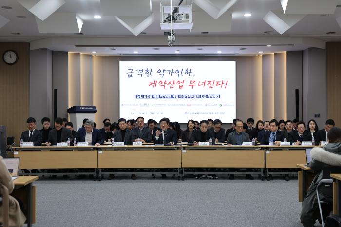 제네릭 약가 인하 놓고 정부·제약업계 충돌…업계 “속도 조절 필요” 기사 이미지