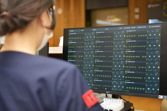 유한양행-휴이노, 에이치플러스 양지병원에 ‘메모큐’ 공급… 본격 상용화 시작