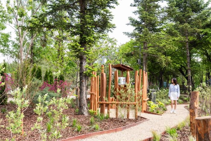 생명보험사회공헌재단, 서울숲에 ‘SOS마음의전화’ 첫 개통 ”자살예방과 함께 마음건강 상담으로 확장”