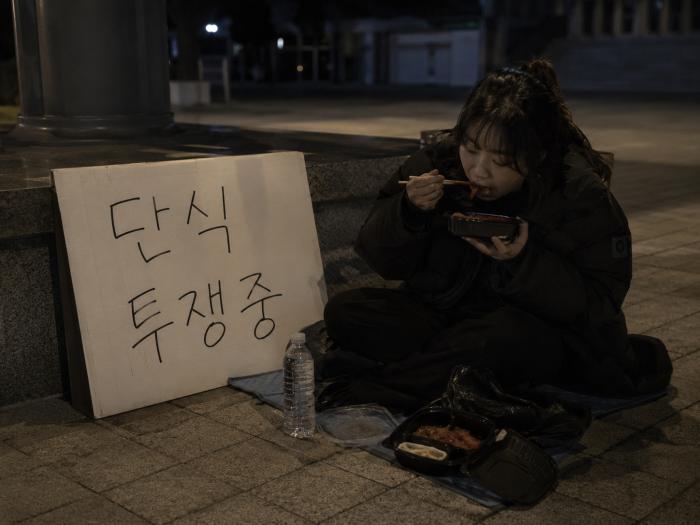 사이비 진보는 틀렸다, 상수도 종사자가 정수기 사라하고 사회보험 종사자가 민영보험에 가입하라고 할 수 있어야 진보다