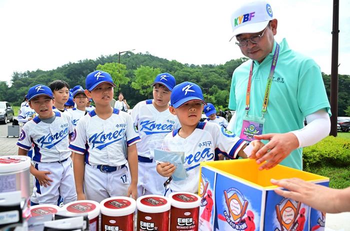 “전국 유소년 야구 꿈나무 응원”…한미, ‘텐텐맛 멀티비타민’으로 힘 보태