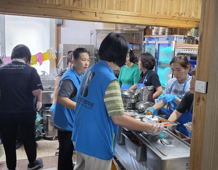 심평원 전북본부, 더위에 지친 어르신을 위한 ‘사랑의 밥차’ 봉사활동 실시