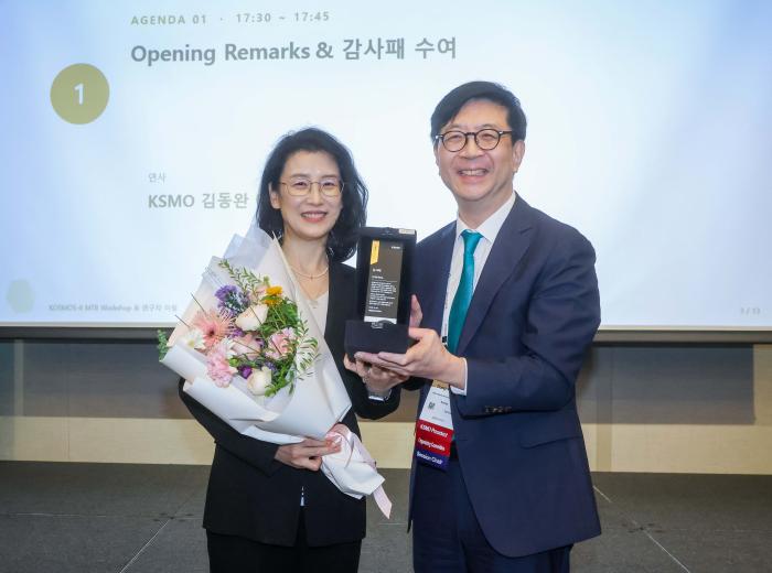 한국로슈, 국내 암 정밀의료 발전 공로로 대한종양내과학회 감사패 수상