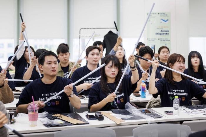 한국알콘, ‘세계 눈의 날’ 맞아 시각장애 아동과 학생 위한 사회공헌활동 전개
