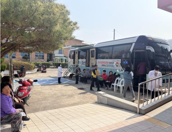 남해군, 찾아가는 ‘경남 닥터버스’ 무료검진 사업 호응