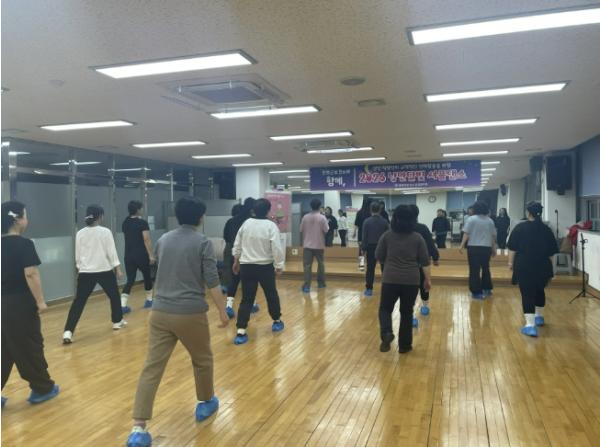 봉화군보건소 '낭만달빛 셔플댄스'로 직장인 건강 잡는다!