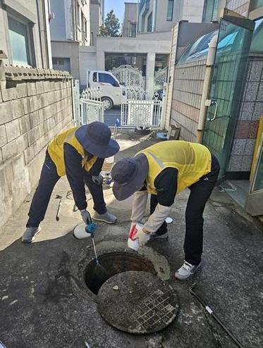 천안시, 유충서식지 집중방제… 모기 발생 선제적 대응