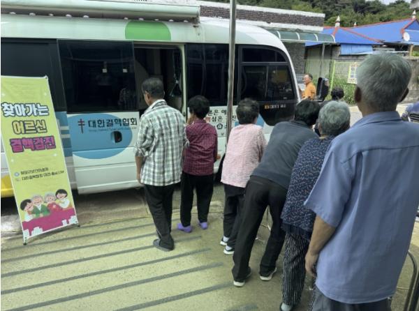 청양군보건의료원, 거동 불편 어르신 대상 '마을로 찾아가는 결핵검진' 실시