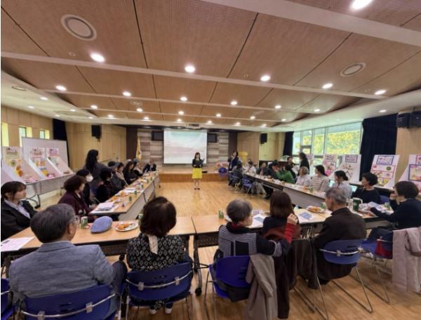 수원시 영통구치매안심센터, '하하호호 기억산책' 작품전시회 개최